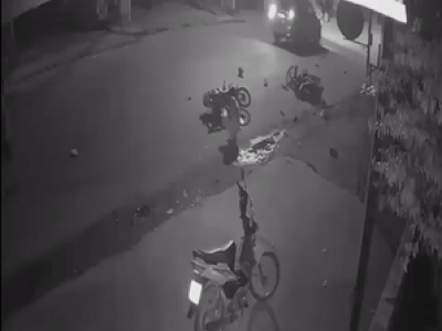 Mâu thuẫn lúc ăn nhậu, đối tượng châm lửa đốt xe của đối thủ gây náo loạn đường phố