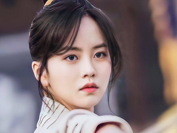 Top 10 nữ diễn viên Hàn đẹp nhất hiện nay do fan bình chọn: Son Ye Jin, Park Min Young không góp mặt!