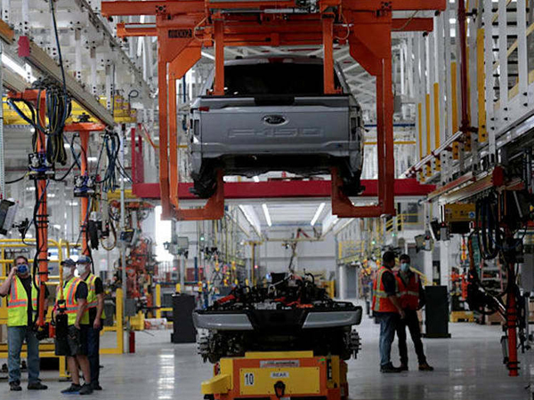 Ford, GM tạm đóng nhà máy, lợi nhuận đều giảm do thiếu chip