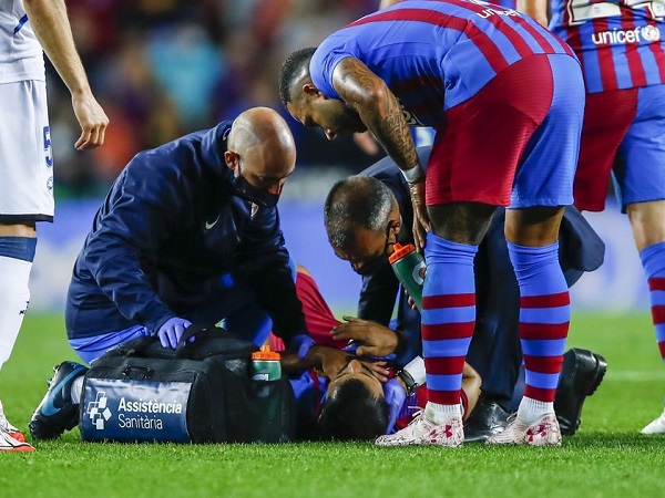 Cực nóng: Aguero tạm nghỉ 3 tháng vì rối loạn nhịp tim, Barca lo sốt vó