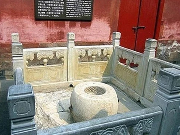 Tại sao giếng ở Tử Cấm Thành chứa đầy châu báu nhưng không ai dám lấy?