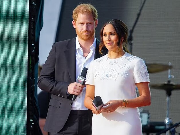 Harry - Meghan có động thái đối đầu trực tiếp ngay sau khi bị Nữ hoàng 'cho ra rìa' trong bài phát biểu ở COP26