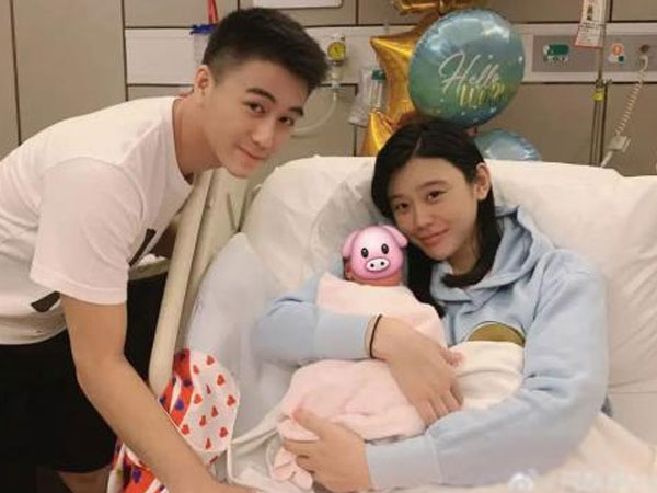 Hề Mộng Dao vừa hạ sinh con thứ hai cho thiếu gia sòng bạc, mẹ chồng sắp biến con dâu thành 'máy đẻ' khi muốn đủ 3 trai 3 gái