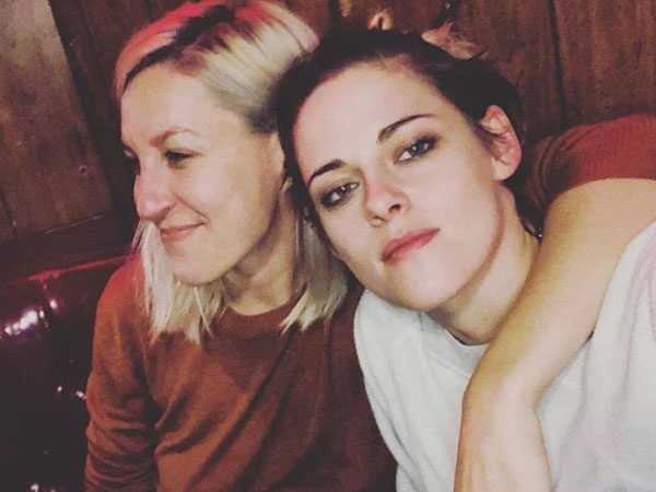 Mỹ nhân 'Chạng Vạng' Kristen Stewart đính hôn với bạn gái đồng giới sau 2 năm yêu