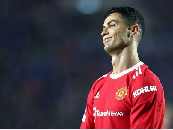 Lập cú đúp ngoạn mục, Ronaldo chính thức vượt mặt Solskjaer