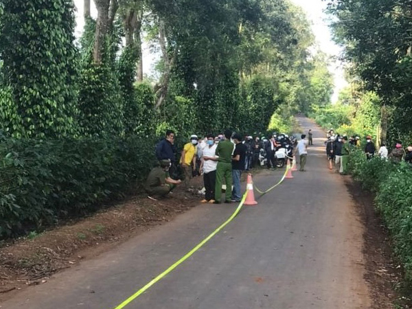 Xe đưa đón học sinh không đóng cửa, 1 em rơi xuống đường tử vong