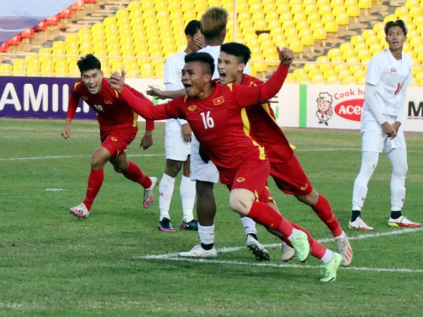 Tiền đạo dân tộc nhận bằng khen nhờ 'bàn thắng vàng' giúp Việt Nam dự VCK U23 châu Á
