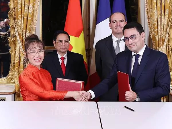 Thủ tướng Phạm Minh Chính và Thủ tướng Jean Castex chứng kiến ký nhiều thỏa thuận hợp tác