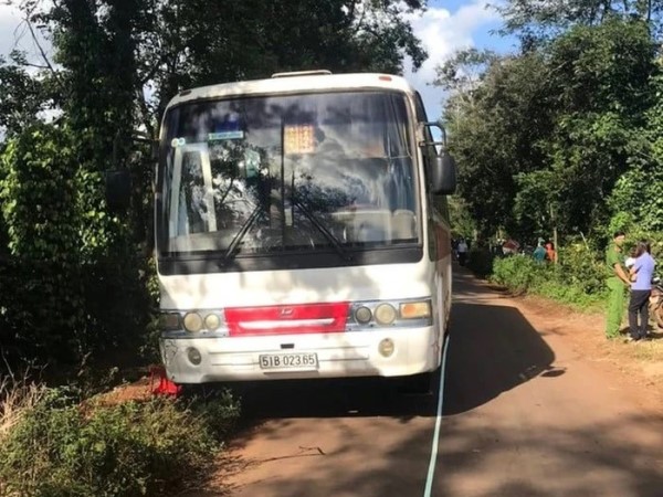 Vụ xe đưa đón học sinh không đóng cửa, một em ngã xuống đường tử vong: Xe hoạt động tự phát