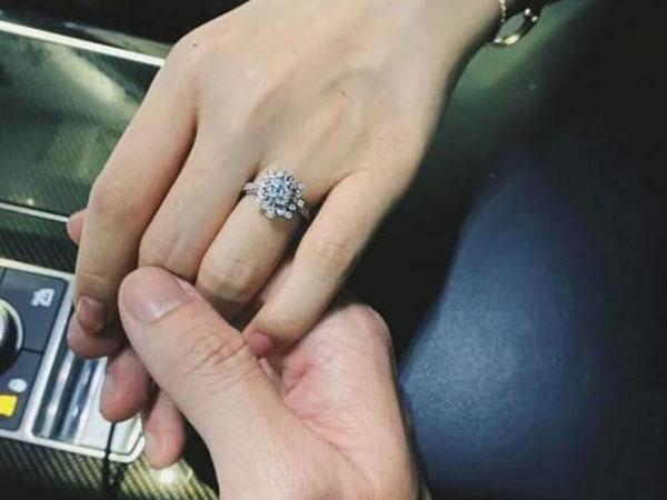 Bạn trai tin đồn một thời của Hoa hậu Tiểu Vy đăng ảnh cầu hôn, danh tính 'cô gái may mắn' khiến dân tình tò mò