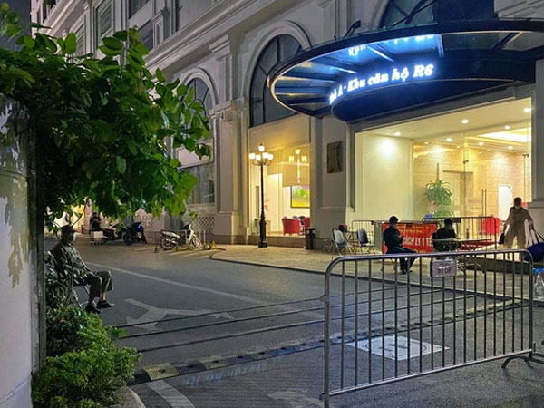 Hà Nội: Cách ly y tế tạm thời toà R6A Royal City liên quan 2 vợ chồng mắc COVID-19