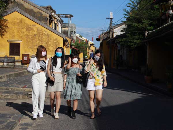 Hơn 1 triệu ở 5 sao, resort đồng loạt giảm giá hóng khách