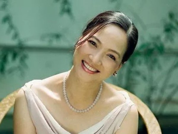 NSND Lê Khanh ngồi ghế nóng cuộc thi 'Đường đến cầu vồng' của VTV