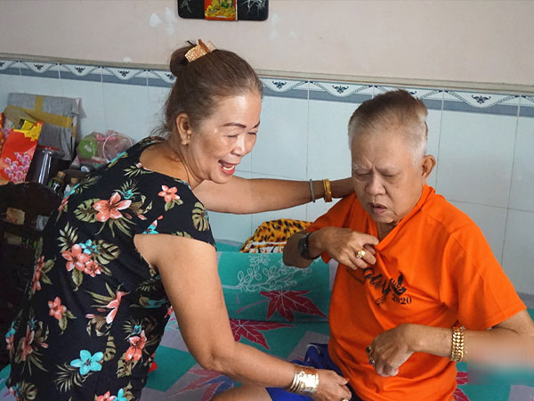Cuộc sống của 'vua nhạc sến' Vinh Sử ung thư giai đoạn cuối