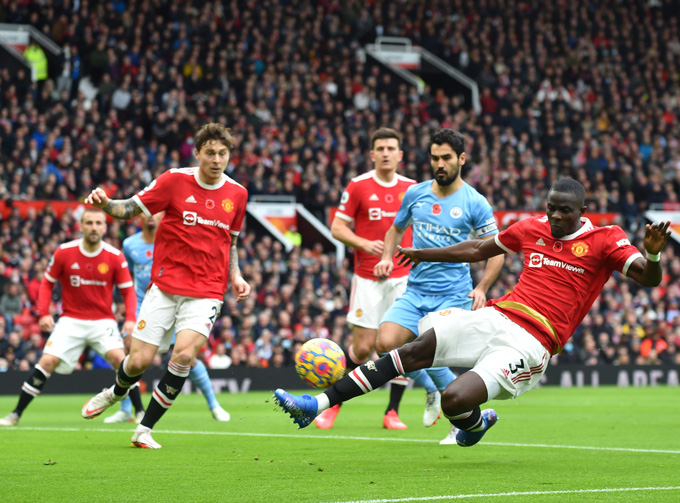 Man United sút về khung thành mình còn nhiều hơn về phía Man City