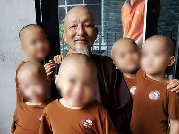 Có 6 trong 8 trẻ em ở Tịnh thất Bồng Lai đang sống cùng mẹ ruột?