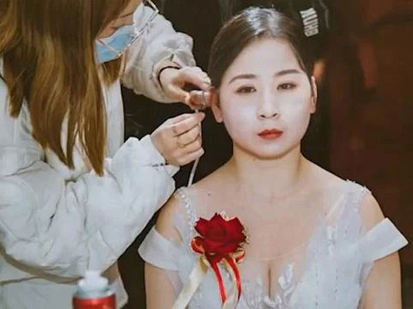 Sau đám cưới, cô dâu khóc không ra nước mắt khi nhận về bộ ảnh cưới cả đời khó quên: 'Cách một màn hình vẫn thấy bi thương'