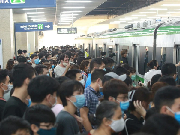 Ngày thứ 2 chạy tàu Cát Linh - Hà Đông: Lượng khách gấp đôi ngày đầu, với 54.121 người