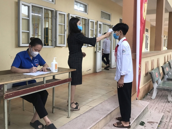 Hình ảnh học sinh Ba Vì náo nức quay trở lại trường học sau 6 tháng nghỉ tránh dịch