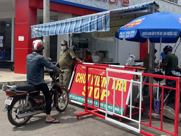 Phan Thiết: Lập các chốt kiểm soát cửa ngõ, người dân không được ra khỏi nhà từ 19 giờ đến 5 giờ sáng