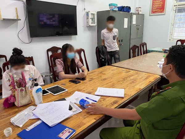 Đà Nẵng: 5 nam, 2 nữ tàn tiệc ma túy thì bị phát hiện tại chốt kiểm soát dịch