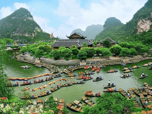 Chân dung đại gia muốn xây siêu dự án tâm linh 10.000 tỷ đồng ở Hải Dương: Sống giản dị ăn chay trường, biến vùng đầm lầy thành Di sản thiên nhiên thế giới