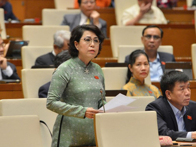 'Lô hàng cứu trợ về TP HCM một tháng chưa lấy ra được'