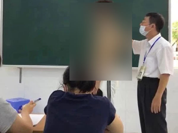 Nam sinh được thầy giáo yêu cầu lên bục giảng cởi áo ra, chưa biết để làm gì nhưng body 'mlem' quá xá, soi đến visual lại càng đỉnh