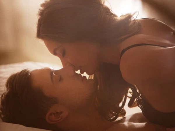 Quan hệ 3-4 lần/tháng có đủ để duy trì hôn nhân? Bất ngờ với tư vấn của chuyên gia