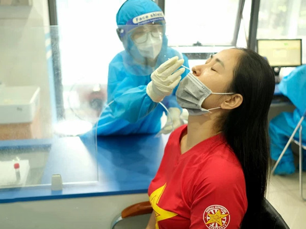 1 ngày trước trận Việt Nam - Nhật Bản, CĐV háo hức thực hiện xét nghiệm Covid-19 để được vào sân cổ vũ đội tuyển