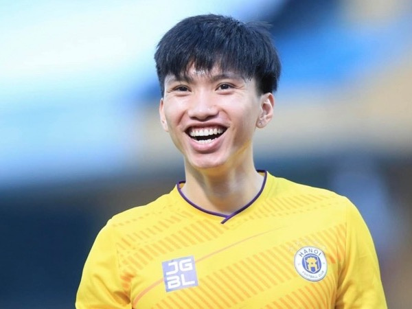 Văn Hậu lên đường sang Hàn Quốc phẫu thuật chấn thương