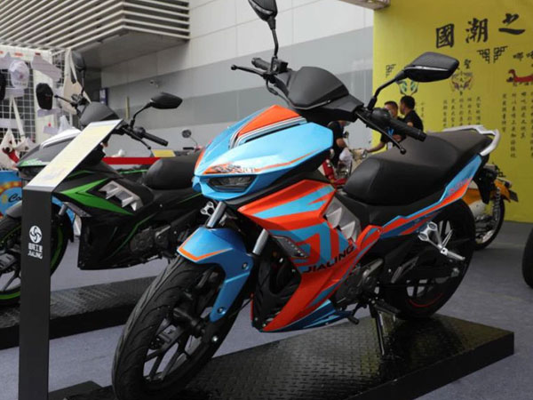 Địch thủ xe côn tay 'quốc dân' Yamaha Exciter nâng cấp 'khét lẹt', giá 43 triệu đồng