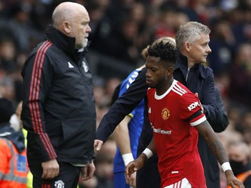 Man United sa lầy vì khủng hoảng: Nhìn đâu cũng thấy vấn đề