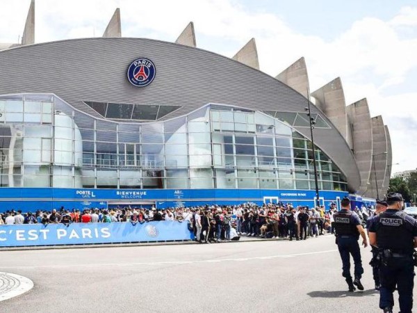 Sốc: Cầu thủ PSG thuê xã hội đen đánh 'què' đồng đội để cướp suất đá chính