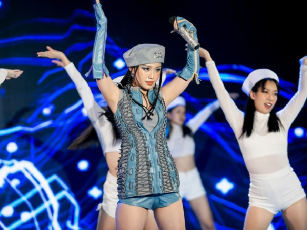 Bản remake Cô Gái Mở Đường bị chỉ trích phản cảm, Han Sara và The Heroes chính thức xin lỗi