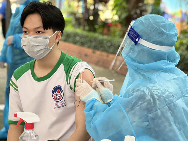 Phó chủ tịch TP.HCM: Có trường hợp tiêm 2 mũi vaccine Covid-19 vẫn tử vong