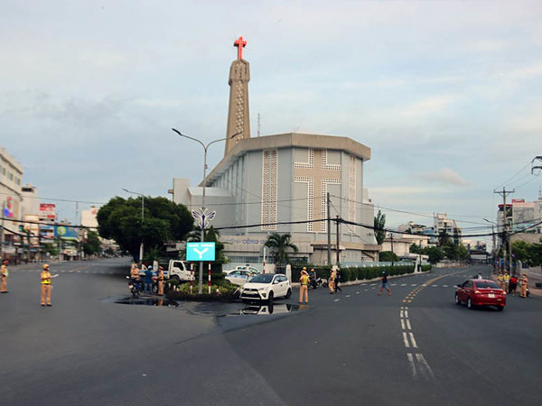 Nâng cấp độ dịch, địa phương rốt ráo chỉ đạo 'không vì đã tiêm vắc xin mà lơ là'