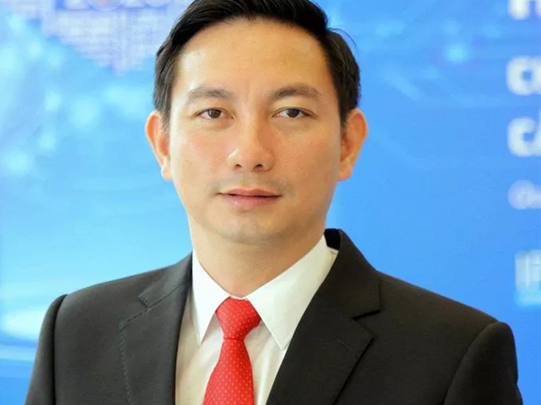 Chân dung Bí thư kiêm Chủ tịch huyện 39 tuổi vừa bị đình chỉ công tác sau đơn tố cáo hiếp dâm