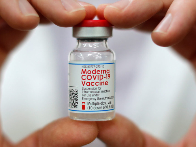 So tỷ lệ nhiễm COVID-19 ở người tiêm vaccine Moderna và Pfizer, hãng nào ‘thắng’?
