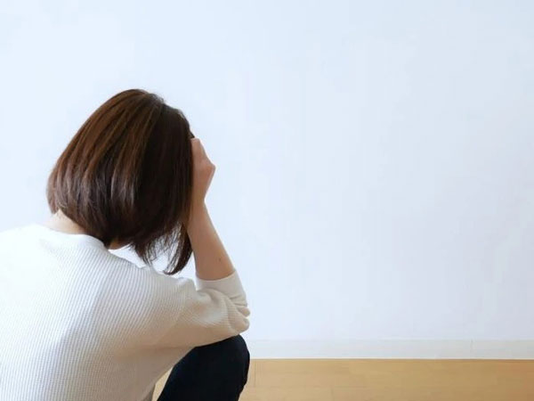 Nữ sinh nhận hơn 70 triệu tiền chu cấp mỗi tháng, suy sụp khi biết thân phận của 'cha nuôi'