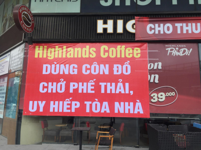 Vụ Highlands Coffee ở Hà Nội bị tố 'chây ì' trả tiền thuê mặt bằng, đưa hàng chục nhân viên đến gây rối trật tự: Bảo vệ kể lại thời điểm xảy ra xô xát