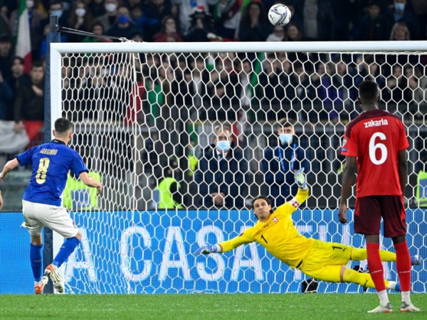 Jorginho sút hỏng 11m, Italy bị Thụy Sỹ níu chân