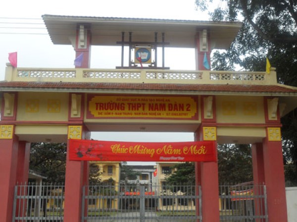Dùng 200 ngàn gạ tình nữ sinh lớp 9, nhân viên trường học bị bắt vì tội dâm ô