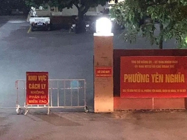 8 ca nghi mắc Covid-19 chưa rõ nguồn lây, phong tỏa trụ sở UBND phường ở Hà Nội