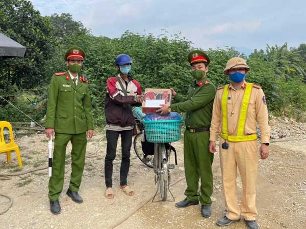 Thanh niên đạp xe gần 2.000km từ Sóc Trăng ra Tuyên Quang tìm việc làm