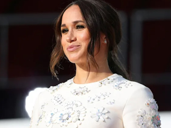 Lộ tin nhắn của Meghan 'tố' hoàng gia Anh 'liên tục mắng mỏ' Harry