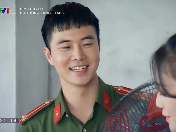 Phố trong làng: Tiết lộ danh tính chàng công an khiến chị em u mê, sở hữu lượng fan nữ đông đảo hơn cả nam chính
