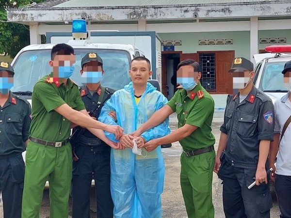 Bắt trùm giang hồ đánh, trói người rồi vứt trước cửa trụ sở công an phường