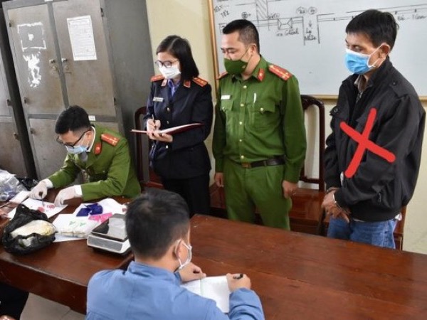 Xin đi nhờ xe tải đường dài để vận chuyển ma túy ra Hà Nội tiêu thụ