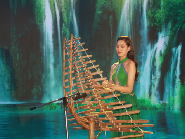 Đỗ Hà lần đầu trình diễn trang phục, tài năng trước thềm Miss World 2021